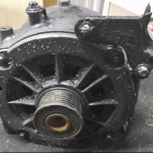 (AE9FCB) Alternatore Mercedes CLASSE C 190A cod. A0001501750 supporto leggermente danneggiato