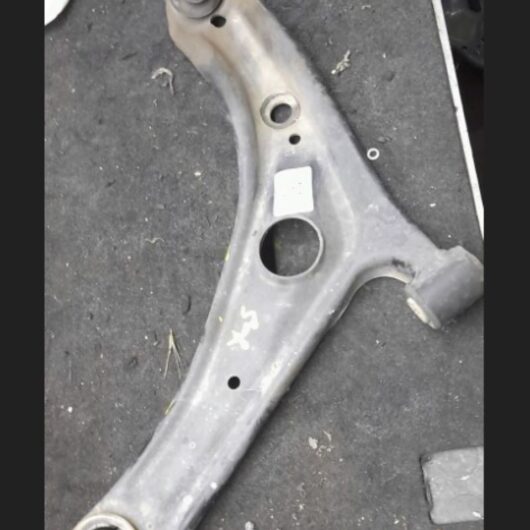 (5663B3) Braccio Oscillante anteriore Sx Toyota YARIS 1000 anno 2003 cod. 4806909030
