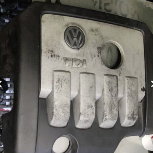 (105A75) Rivestimento Coprimotore Volkswagen GOLF 5 1.9 tdi anno 2006 cod. 03G103925BP