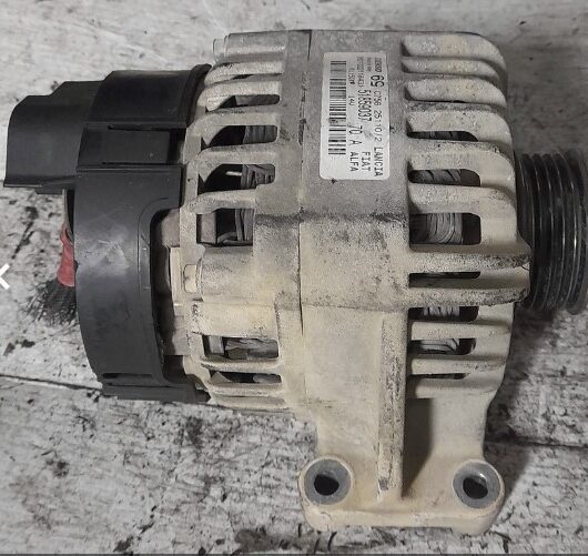 (4EBE63) Alternatore Fiat GRANDE PUNTO 1.2 8V anno 2009 cod. 51859037
